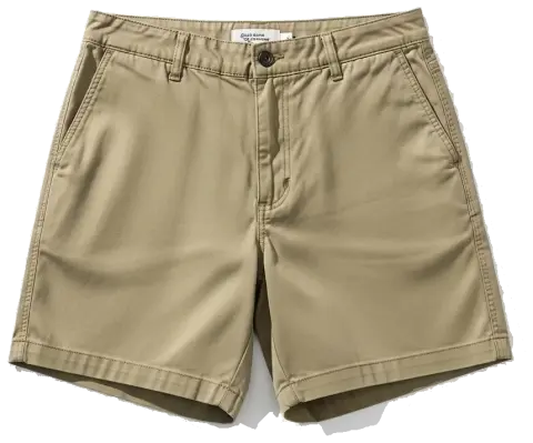 Khaki shorts, the piece assigned to the days that matter